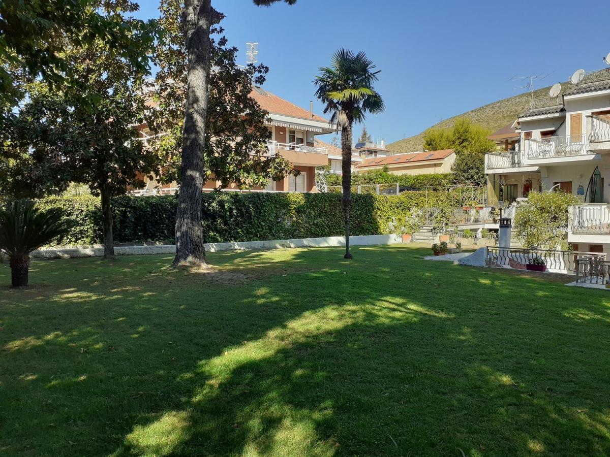 La Bouganville Formia Buitenkant foto